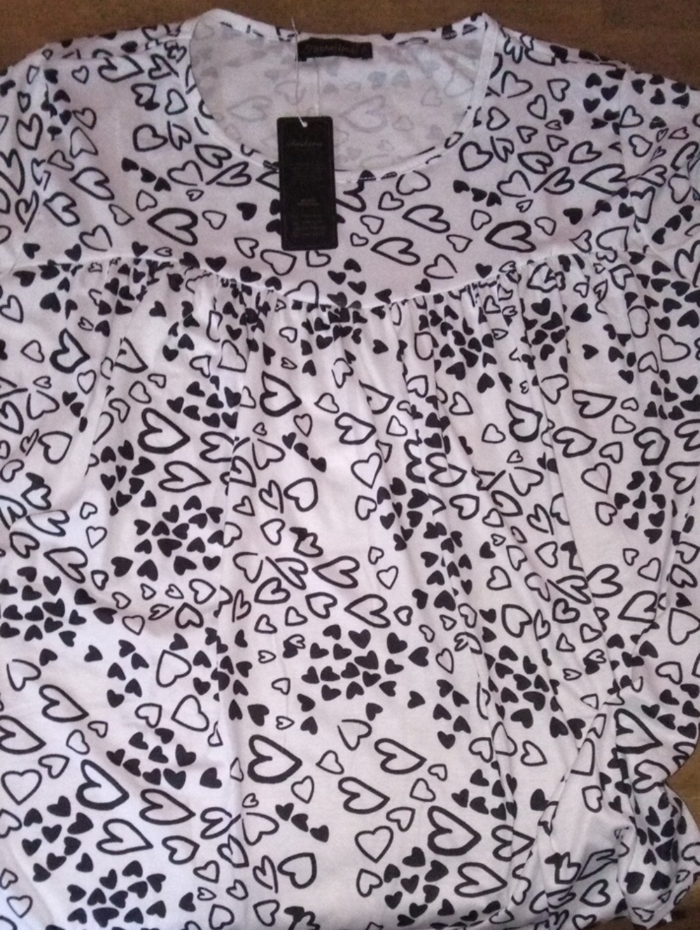 Fantaslook Heart Print Scoop Neck Top - Black on White
